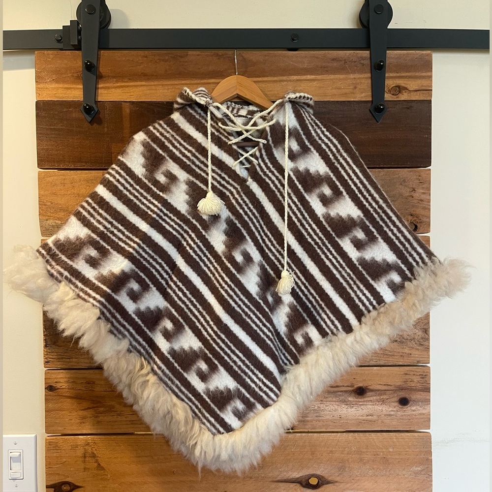 Vtg 70’s Ethnic Handmade virgin wool Hooded Aztec Patterned Poncho